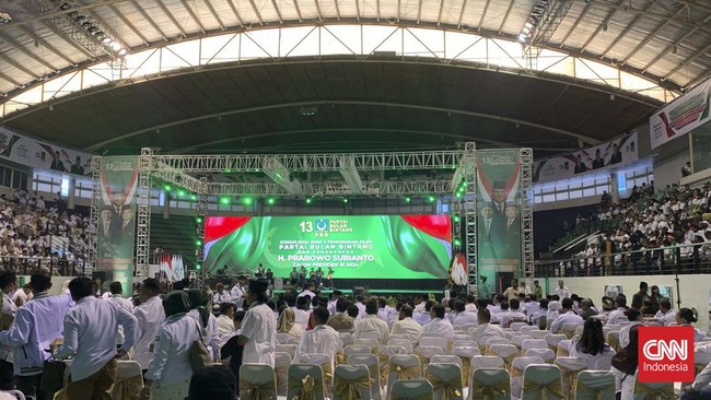 Massa PBB yang memadati DBL Arena, Surabaya, Minggu (3/9), meneriakkan nama Prabowo sebagai capres dan Yusril jadi cawapresnya.