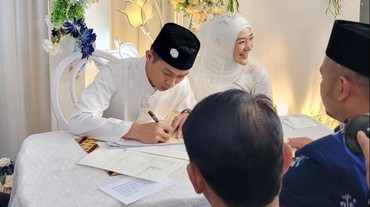 img-title 7 Foto Bahagia Pernikahan Kedua Larissa Chou & Ikram Digelar Secara Syar'i