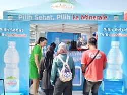 Antusias Pengunjung Nikmati Booth Le Minerale di West Java Festival