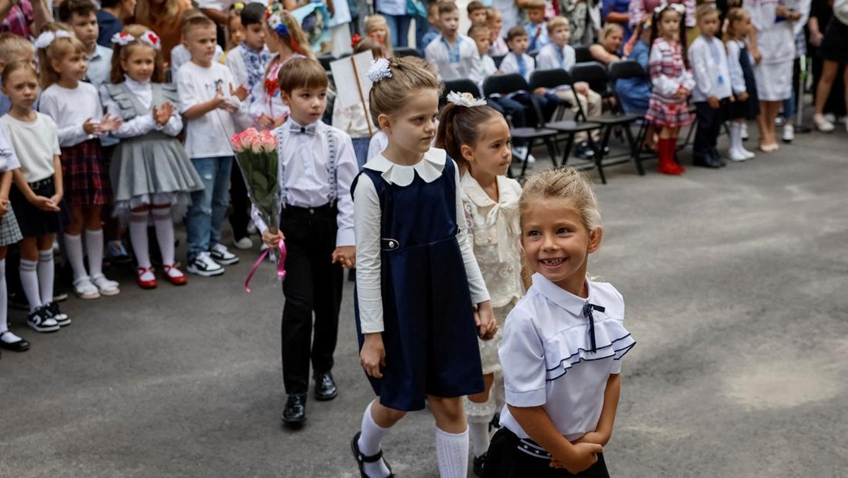 FOTO: Semangat Anak-anak Ukraina Kembali Sekolah di Tengah Perang