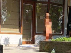 5 Aksi Asusila Bule di Bali: Bugil di Toko-Buka Celana di Gunung Agung