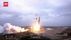 VIDEO: Space X Luncurkan Roket Gandeng Satelit Militer AS