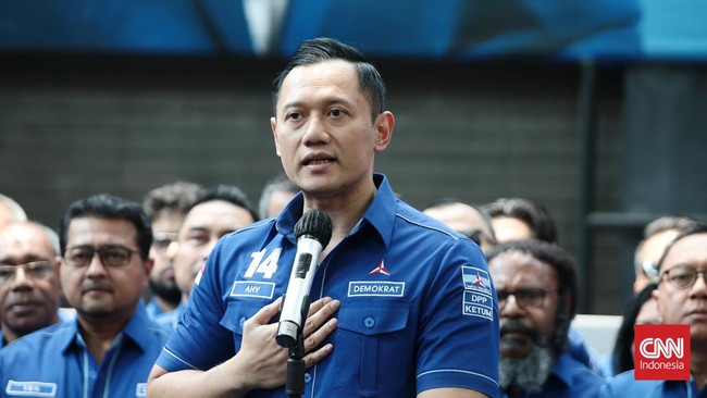 AHY melihat saat ini ada fenomena masyarakat takut berpendapat. Ia mengatakan ada kecenderungan pihak yang kuat menekan yang lemah.