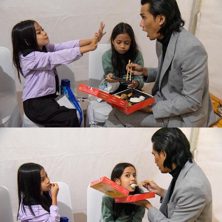 <p>Momen Tria yang menyuapi sang anak ini lantas menarik perhatian netizen. "Sebelum manggung jangan lupa suapin anak dulu ya, Bu," kata netizen seraya menyisipkan emotikon tertawa. "<em>Gemeccc</em>, sehat-sehat semuanya," ungkap netizen lainnya. (Foto: Instagram: @dhaturembulan)</p>