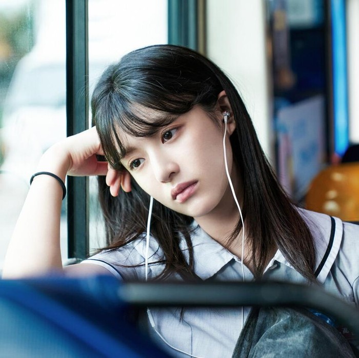 Dalam drama Moving, Go Yoon Jung berperan sebagai siswi SMA bernama Jang Hui Soo yang memiliki kekuatan dapat menyembuhkan diri dengan cepat.