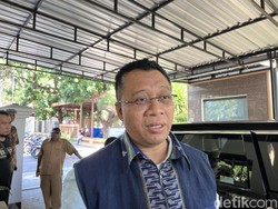 Jubir Timnas AMIN Berulah: Pose 3 Jari Bareng Ganjar, Sebut Prabowo Menang di NTB
