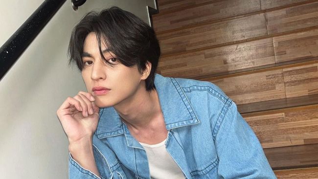 Gulf Kanawut akan gelar fan meeting pertama di Jakarta pada 21 Oktober. Berikut daftar lengkap harga tiket dan benefitnya.