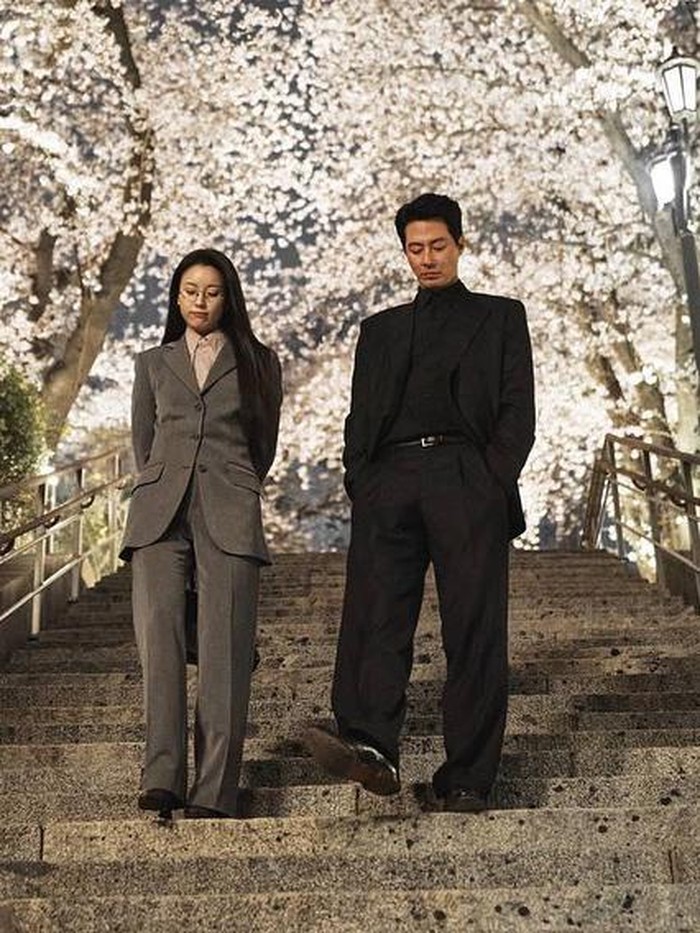 Dua artis ternama Korea Selatan yakni Han Hyo Joo dan Jo In Sung berhasil menarik perhatian publik lewat akting serta chemistry mereka dalam drama Korea Moving (2023)./ Foto: instagram.com/hanhyojoo222