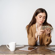 Menurut Warren Buffett, Ini 7 Kebiasan yang Bikin Kamu Susah Kaya Raya