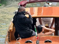 Gegara Pamer Bokong, Kanye West dan Istri Tak Boleh Naik Kapal Venesia Lagi