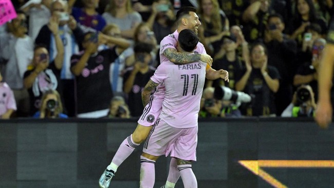 Inter Miami sukses mengalahkan tuan rumah Los Angeles FC dengan skor 3-1 di BMO Stadium, Senin (4/9) WIB. Lionel Messi mencetak dua assist di laga ini.