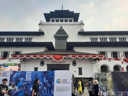 Pekerja Jatuh dari Plafon Masjid Gedung Sate, Bey Tegur Bawahan