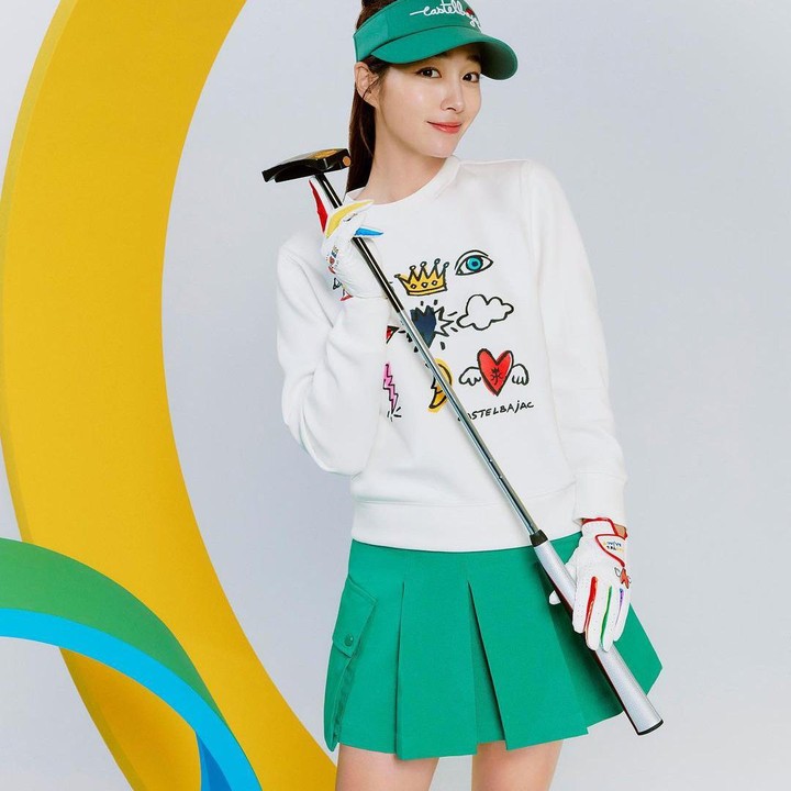 <p>Meski sedang mengandung, Lee Min Jung tetap aktif bekerja. Seperti yang terlihat di akun Instagramnya Lee Min Jung sedang melakukan pemotretan untuk produk olahraga golf. (Foto: Instagram: @216jung)</p>