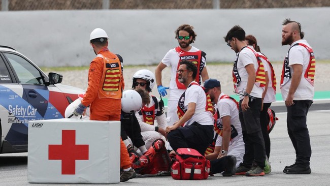 Ducati mengupdate kondisi Francesco Bagnaia usai kakinya terlindas Brad Binder di MotoGP Catalunya 2023, Minggu (3/9).