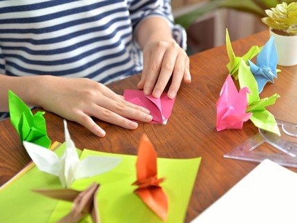5 Cara Buat Hiasan Gantung dari Origami, Buat Hiasan Dinding Kelas SD