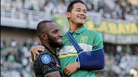 Bek Persebaya Kandaimu Temui Suporter yang Ungkap Kata Rasial