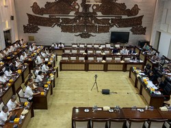 Suara Belum Pulih Gegara ISPA, Sri Mulyani Tetap Geber Rapat di DPR