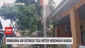 VIDEO: Semburan Air Setinggi Tiga Meter Hebohkan Warga