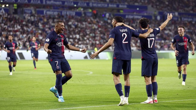 Paris Saint-Germain (PSG) sukses membantai Lyon dengan skor 4-1 dalam pertandingan Liga Prancis di Stadion Groupama, Lyon, Senin (4/9) dini hari WIB.