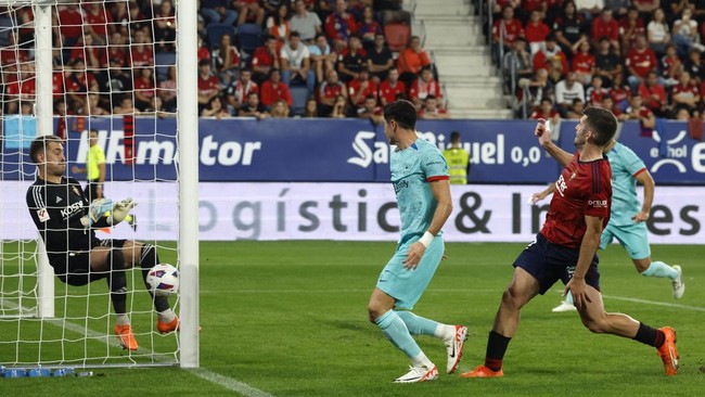 Barcelona berhasil menang dramatis atas Osasuna dalam pertandingan lanjutan Liga Spanyol 2023/2024 di Stadion El Sadar, Senin (4/9) dini hari WIB.