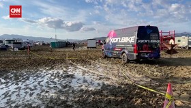 VIDEO:Puluhan Ribu Pengunjung Burning Man Terjebak Lumpur Gurun Nevada