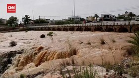 VIDEO: Banjir Bandang Terjang Spanyol. Warga Diimbau Tetap di Rumah