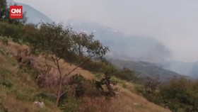 VIDEO: Hutan Lereng Gunung SUmbing Terbakar, Pendaki Dievakuasi