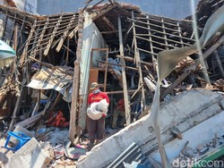 Terungkap Getaran Alat Berat Bikin 3 Bangunan di Kapasari Surabaya Ambruk