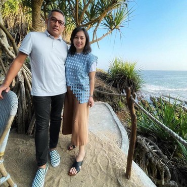 Momen Anggi Kadiman Eks Istri Tora Sudiro Mesra dengan Suami di Nikahan Anak Sulung