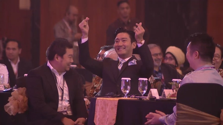 Choi Siwon SUPER JUNIOR di KTT ASEAN Choi Siwon SUPER JUNIOR di KTT ASEAN
