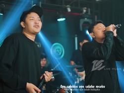 Lirik Lagu 'Ketintang' Denny Caknan feat Nopek Novian, Lengkap dengan Terjemahan & Makna