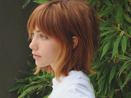 7 Potret Emily Rudd, Pemeran Nami di One Piece Live Action yang Juga Penyuka Anime