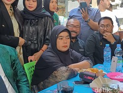 Ibu Imam Masykur Sambangi Hotman Paris, Curhat soal Penganiayaan Anaknya