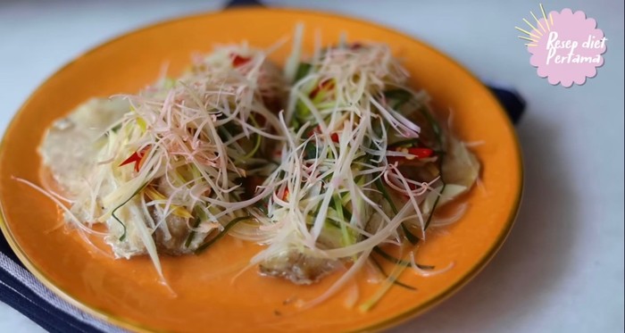 Ikan kukus honje/Foto: YouTube/Yulia Baltschun