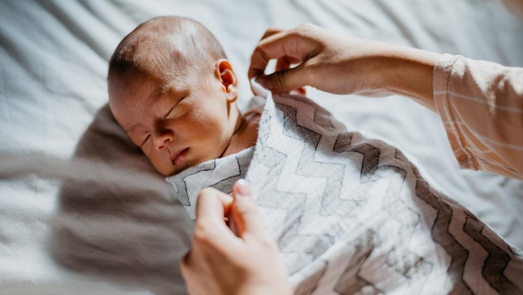 Ilustrasi Bayi Dibedong Ilustrasi Bayi Dibedong