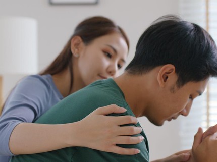 3 Cara Memberi Suami Dukungan Jika Kehilangan Pekerjaannya Menurut Pakar