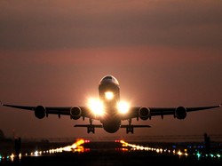 2 Pesawat Maskapai Jepang Serempetan di Bandara Osaka