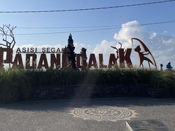Miris, Pantai Padang Galak Dikotori Sampah