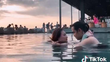 7 Potret Nathalie Holscher Asyik Main Basah-basahan dengan Pacar Berondong