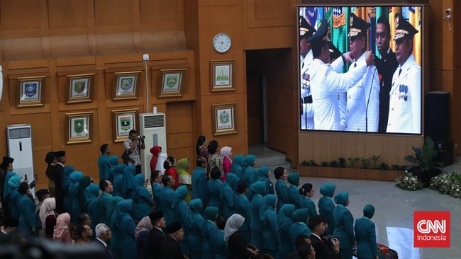 Mendagri Tito Karnavian melantik Pj Gubernur Sumsel Agus Fatoni dan Pj Gubernur Kaltim Akmal Malik, Senin (2/10).