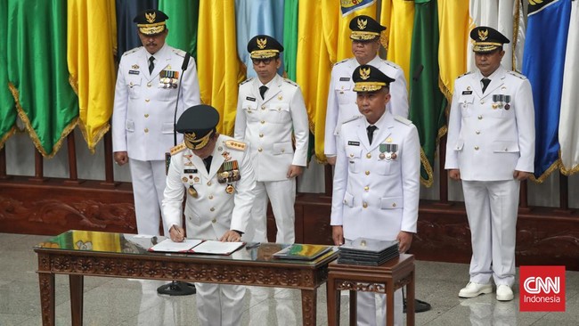 Mendagri Tito Karnavian mengatakan pelantikan gubernur dan wakil gubernur terpilih untuk wilayah nan tidak bentrok dilakukan 7 Februari 2025.