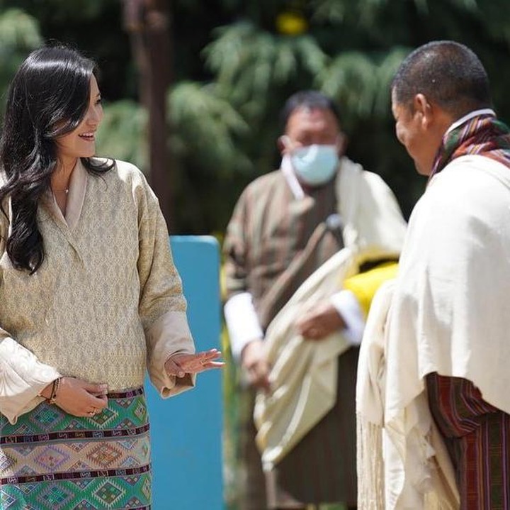 <p><em>Baby bump</em> wanita 33 tahun ini juga semakin terlihat jelas, Bunda. Meski begitu, ia tetap terlihat cantik dan anggun ketika menghadiri acara tersebut. (Foto: Instagram: @kingjigmekhesar)</p>
