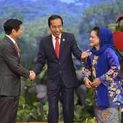 Sambut Pemimpin Negara di KTT ASEAN Ke-43, Iriana Jokowi Pakai Kebaya Indah Ini!