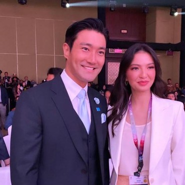 Jadi Pembicara di Acara ASEAN, Raline Shah Pamer Foto bareng Choi Siwon