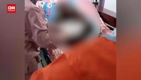 VIDEO: Warga Diserang Beruang Saat Bersihkan Kebun Sawit