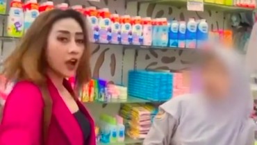 img-title TikToker Istri Polisi Ngamuk di Swalayan, Omeli Anak Magang