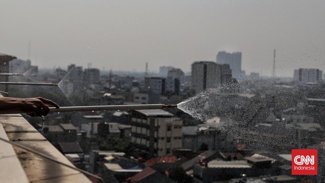 BNPB menyebut upaya Teknologi Modifikasi Cuaca (TMC) dengan metode water mist spraying berhasil menurunkan Particulate Matter (PM 2.5) polusi udara DKI Jakarta.