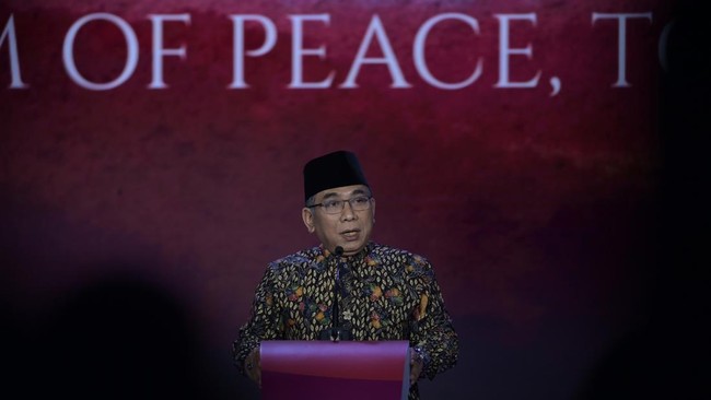 Ketua PBNU Yahya Cholil Staquf mengatakan tak ada yang boleh membawa-bawa NU ketika mendukung capres-cawapres di Pilpres 2024.
