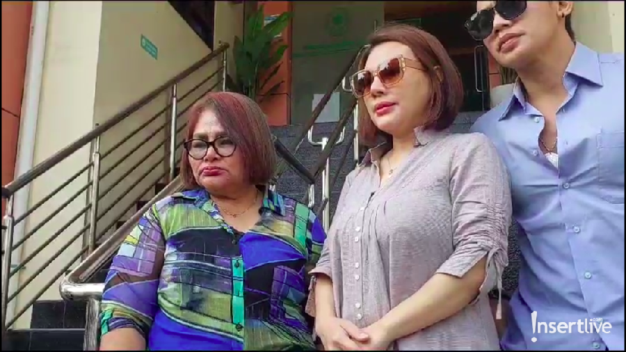 Eva Manurung dan kakak Virgoun