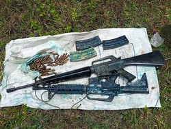 Warga Pidie Serahkan 2 Pucuk M-16 Sisa Konflik ke Polisi